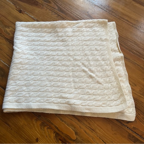 Bergdorf Goodman Other - Bergdorf Goodman 100% Cashmere Cable Knit Ivory Cream Baby Blanket